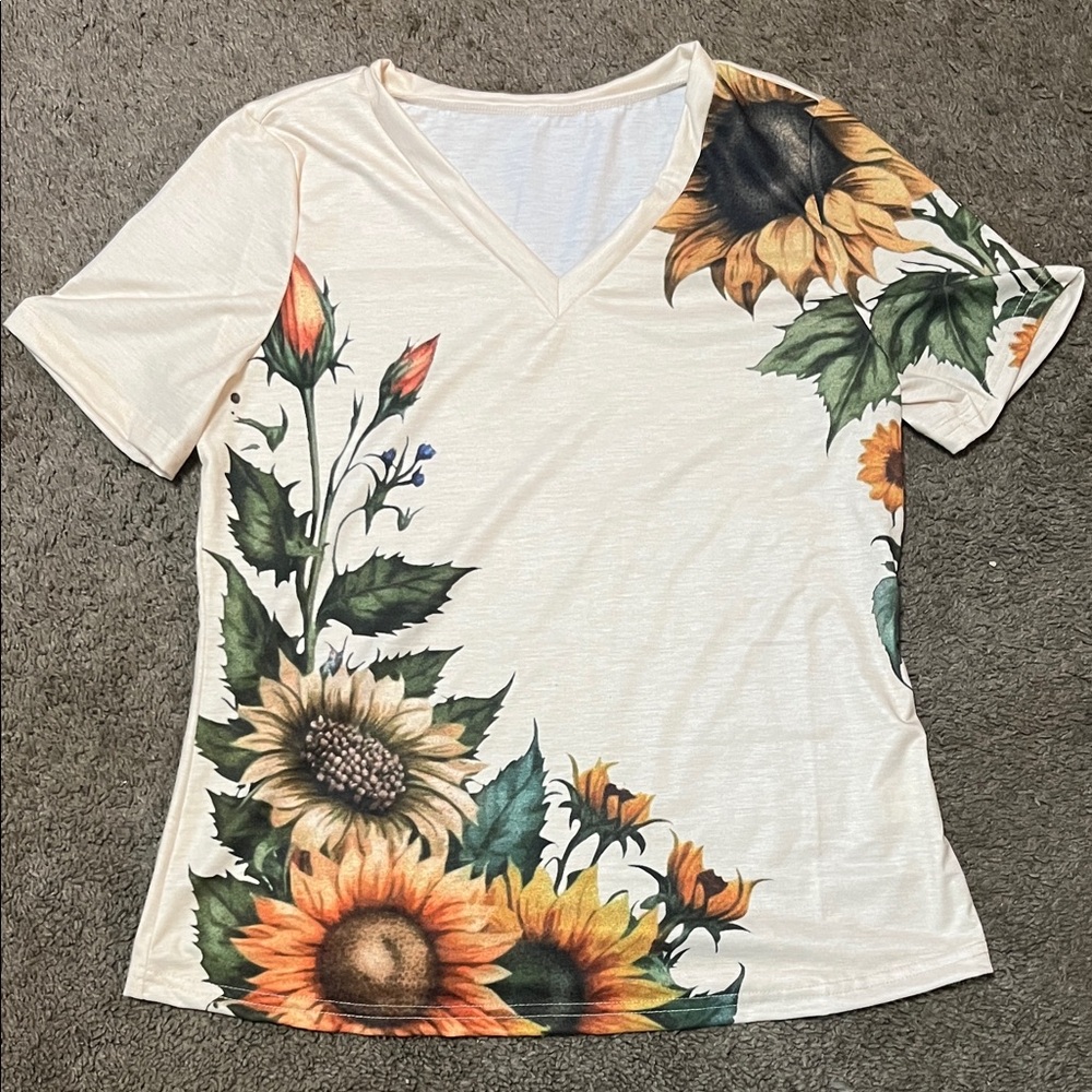 NWOT Floral Print V-Neck Women Top